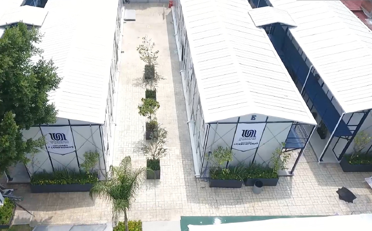 Vista aérea de la Universidad de Negocios ISEC - Aulas prefabricadas WillScot